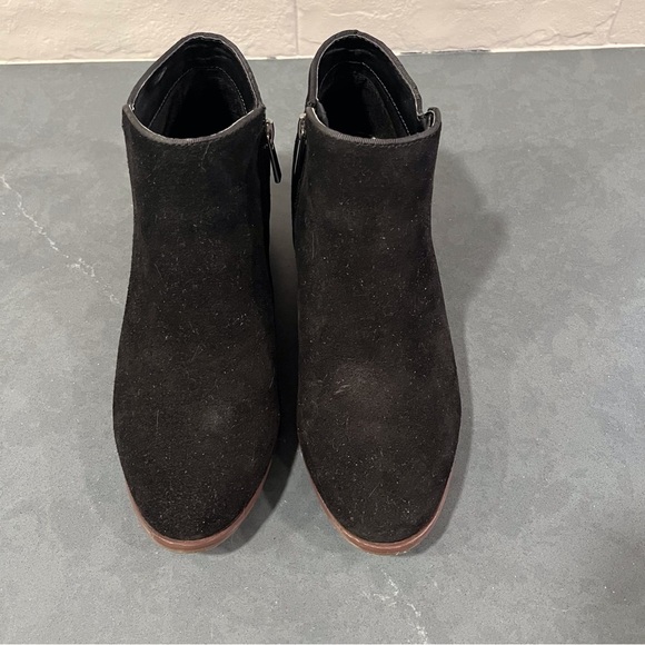 Crown Vintage sz 7 Tabitha black suede ankle booties - Picture 8 of 14